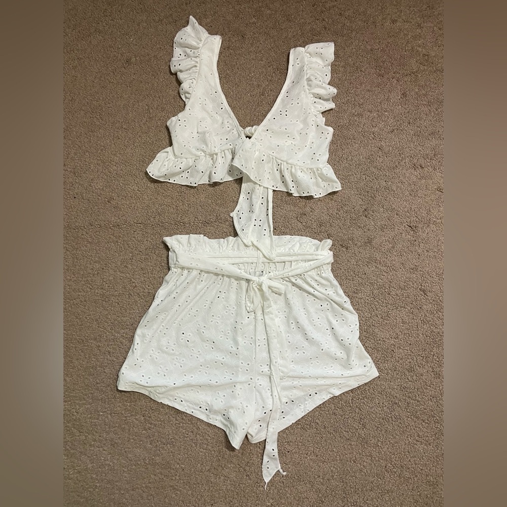 White Eyelet Embroidered‎ Ruffle Too and paper bag short set size Medium - Picture 3 of 8